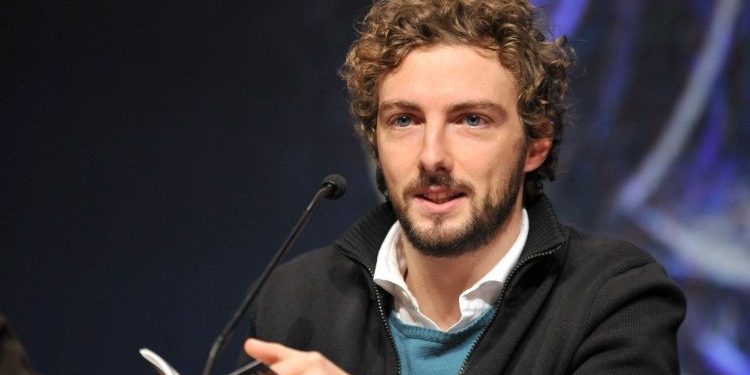 “Ogni volta che il destino ne presenta una è il momento di lasciare fluire la madreperla dentro di sé…”
