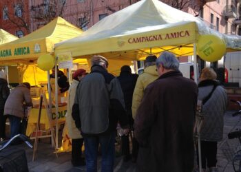 Natale: spesa per i regali da 177 euro a testa (-7%)