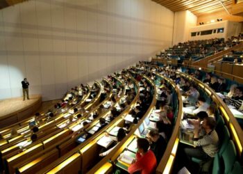 Lavoro, cresce la richiesta di laureati ma quasi uno su due è introvabile