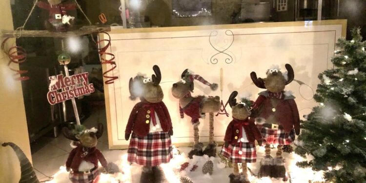 L'allestimento natalizio di "Pasta fresca Valeria" a Narni