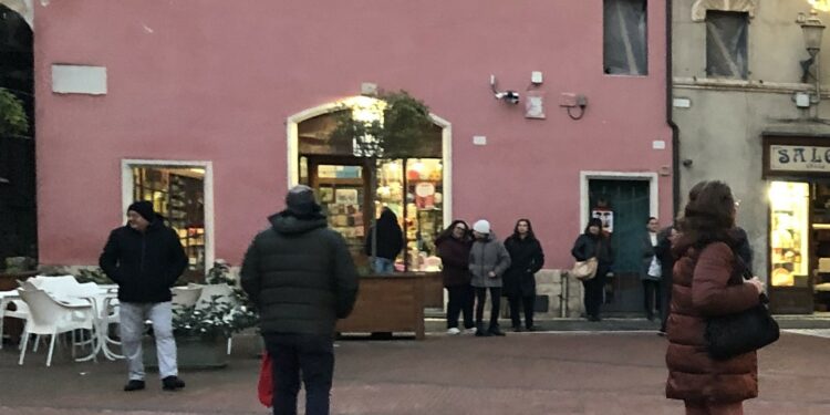 Regali di Natale, in molti “tornano” al negozio di vicinato