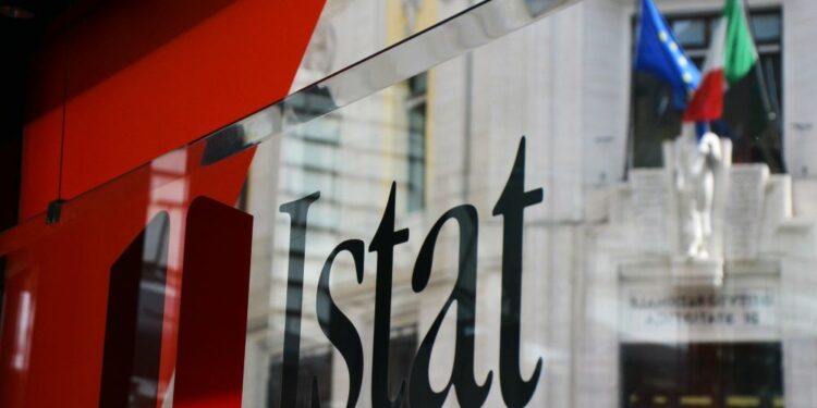 Istat: “Sale il tasso di occupazione”