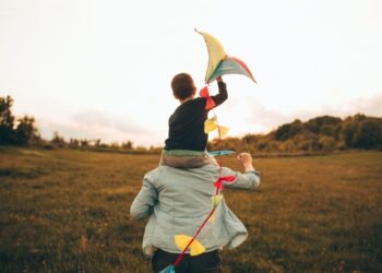 “Vale la pena che un bambino impari piangendo quello che può imparare ridendo?”