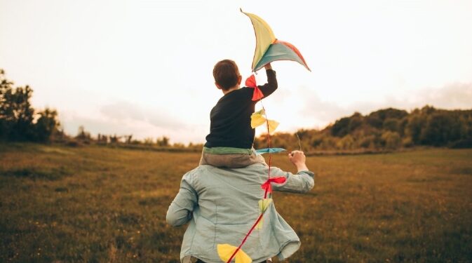 “Vale la pena che un bambino impari piangendo quello che può imparare ridendo?”
