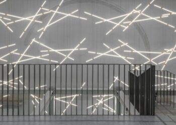 Le opere iconiche di Glip, realizzate con illuminazione led