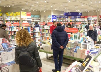 Mondadori, interno libreria (foto tratta da gruppomondadori.it)