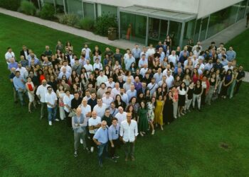 Aton Academy, foto di gruppo
