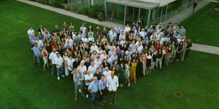 Aton Academy, foto di gruppo