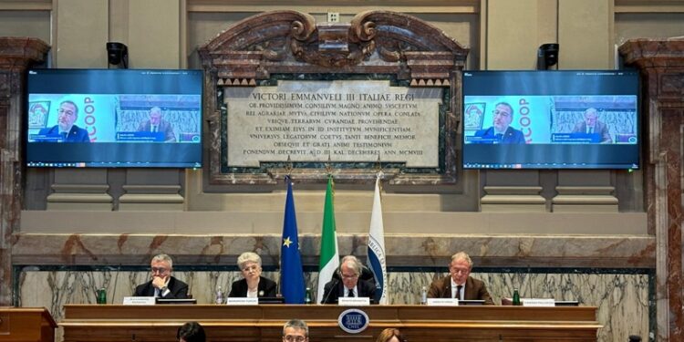 La seduta alla Sala del Consiglio del Cnel per la firma dell'accordo per la rigenerazione e valorizzazione dei beni confiscati alla criminalità organizzata