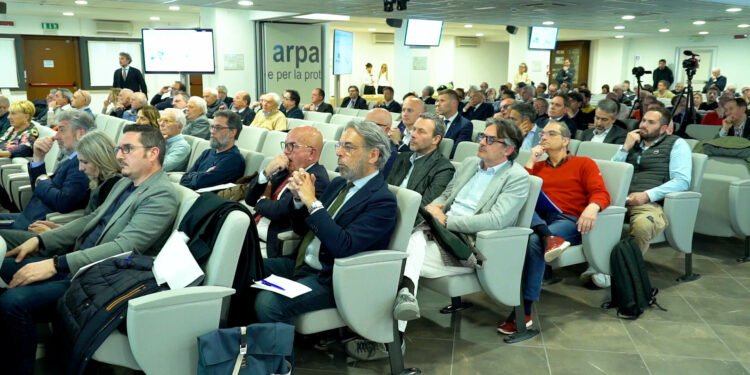 La platea all'Arpa di Terni per l'incontro dedicato alle Comunità energetiche rinnovabili già attive in Umbria
