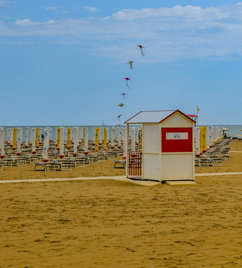 Stabilimenti balneari in cerca di personale in vista dell'afflusso dei vacanzieri (Foto Pexels di Lorenza Magnaghi)