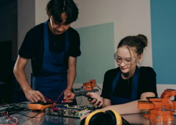 Artigianato e istruzione scolastica (Foto pexels di Foto di Mikhail Nilov)