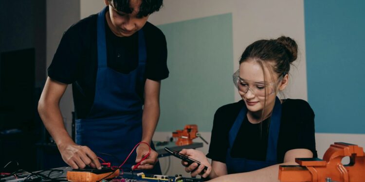 Artigianato e istruzione scolastica (Foto pexels di Foto di Mikhail Nilov)