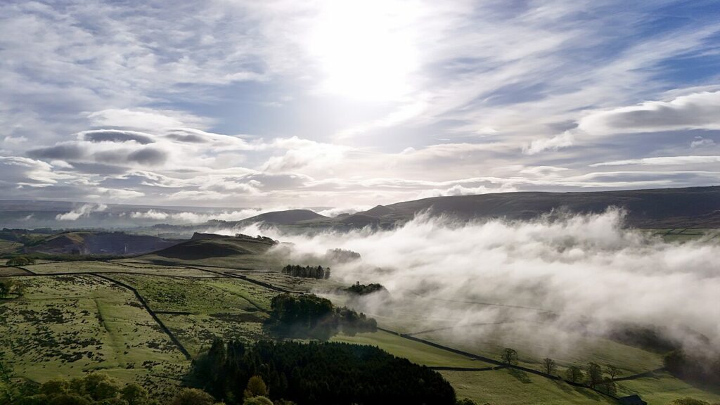 Nubi basse sopra lo Yorkshire Dales National Park (foto Markas1370-Wikimedia-Commons-Licenza-CC_BY_SA-4.0 jpg)