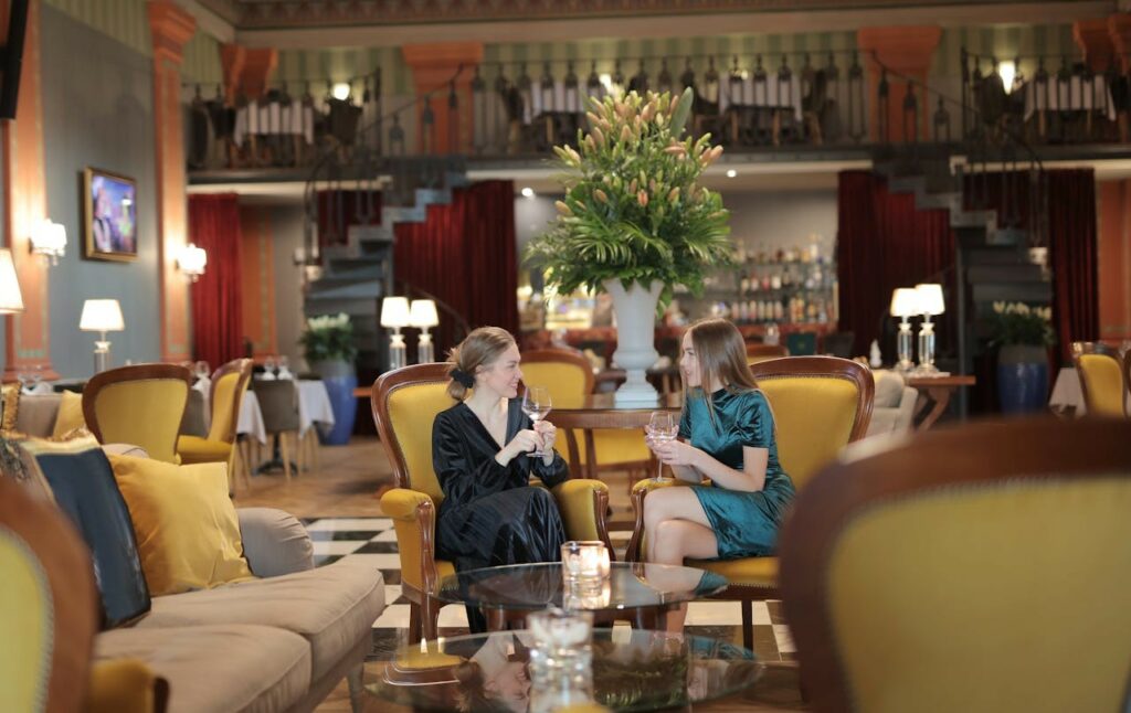 Relax in hotel (foto pexels Andrea Piacquadio)