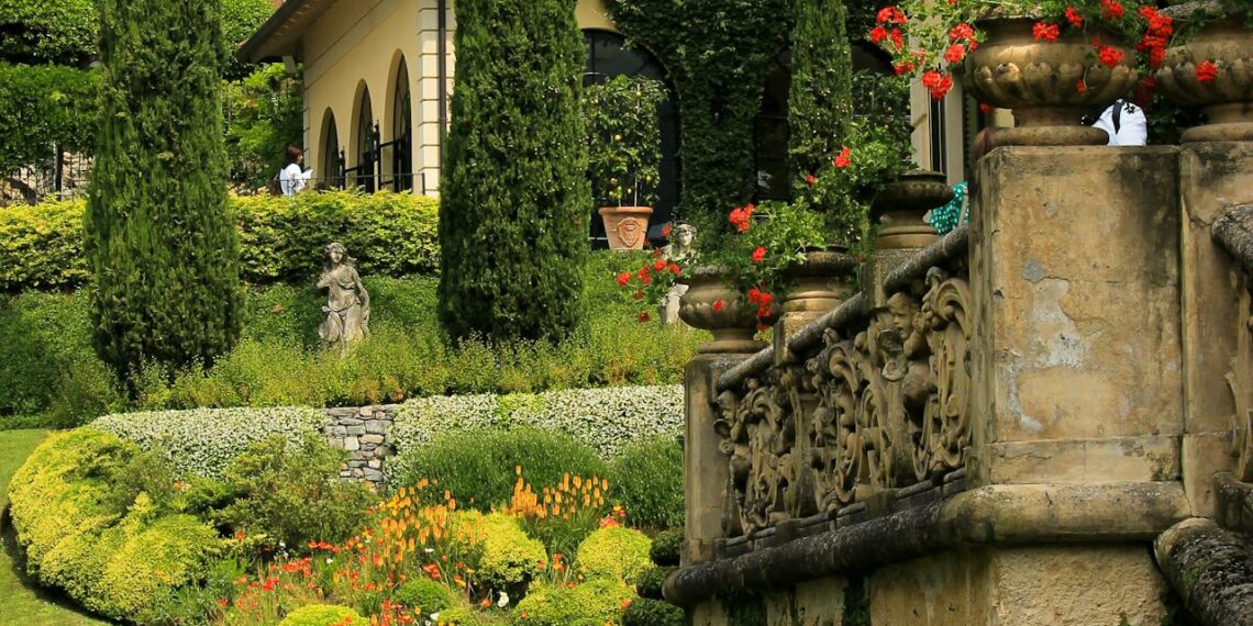 Il giardino di Villa Di Lenno in Lombardia (foto Pexels di Stefano Aliverti)