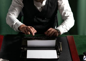 Freelance con macchina da scrivere (foto tratta da pexels)