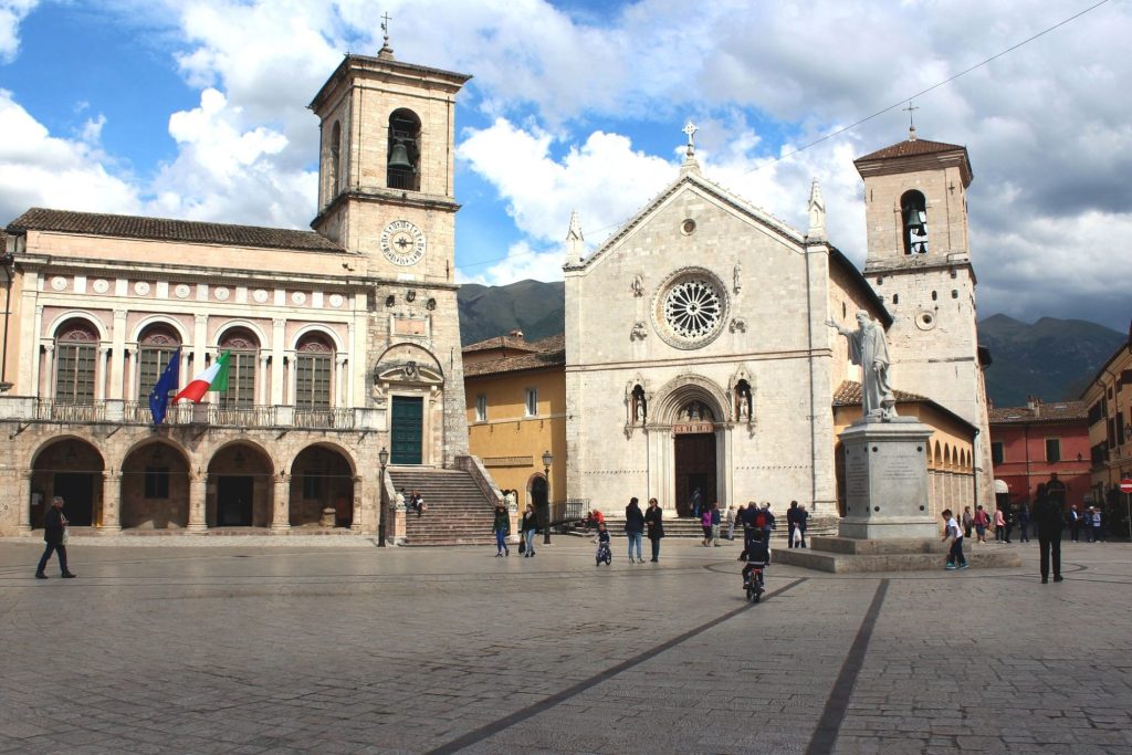 Norcia, Piazza San Benedetto (Fonte: comune.norcia.pg.it)