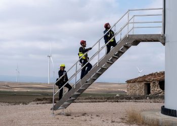 Tecnici parco eolico Enel a Muniesa in Spagna (foto enel.com)